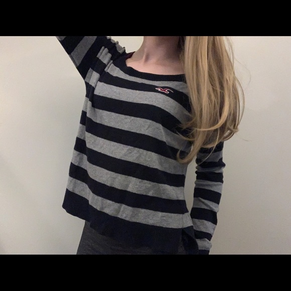 NWOT Hollister Sweater - Picture 2 of 8